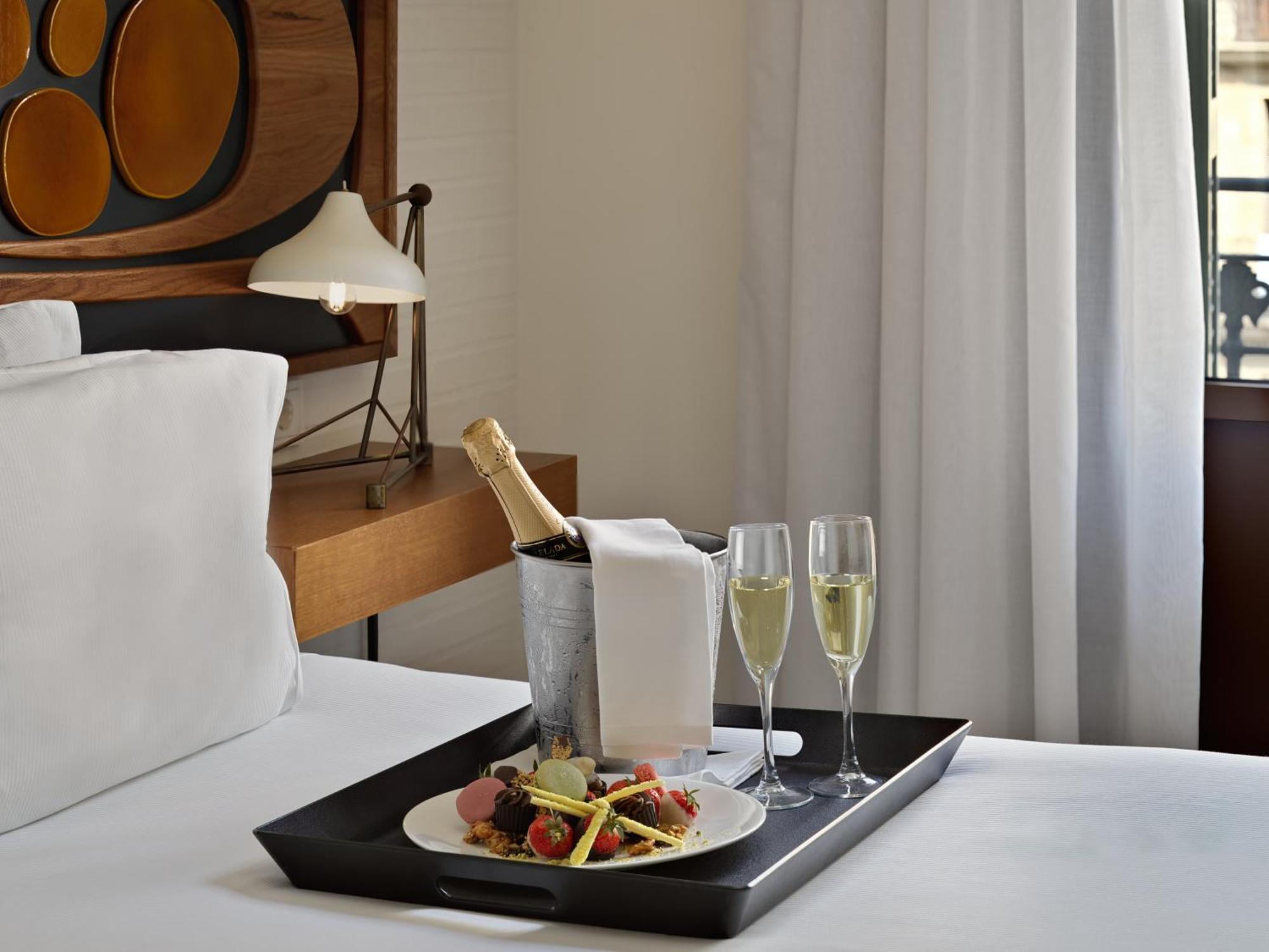 H10 Metropolitan 4* Sup Hotel Барселона Екстериор снимка